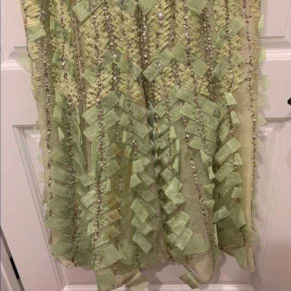 Carolina Herrera embellished gown - Picture 13 of 16